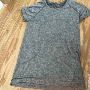 Lululemon Swiftly Tech Short Sleeve 2.0 SLTE/WHT 10